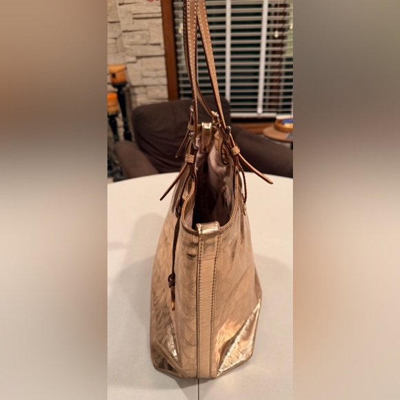 Michael Kors | monogram metallic tote bag. - Picture 14 of 16